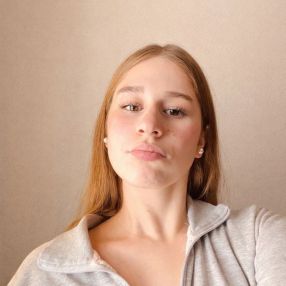 Ailin, Niñera o canguro en Azcoitia