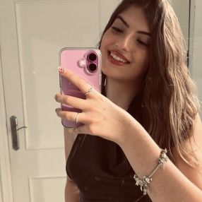 Claudia, Niñera o canguro en Baza