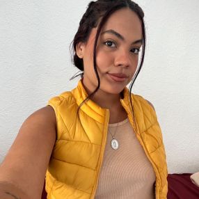 Alejandra, Niñera o canguro en San Juan de Aznalfarache