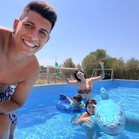 Esperanza, Familia en Muro