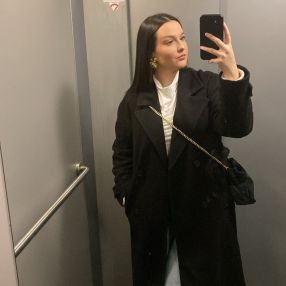 Aroa, Babysitter in Ermua