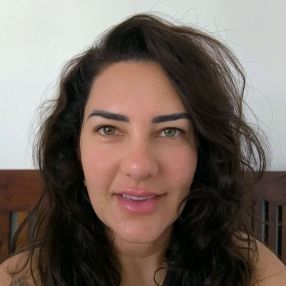Elen, Babysitter in Lalín