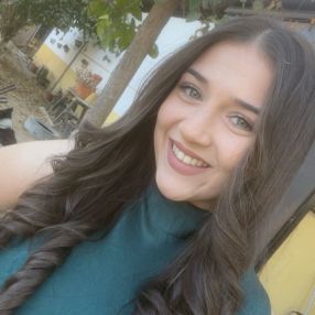 Blanca, Babysitter in Pilas