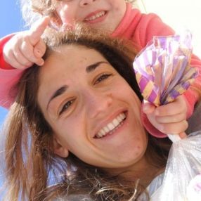 Angela, Niñera o canguro en Dos Hermanas