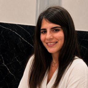 Magda, Niñera o canguro en Almenar