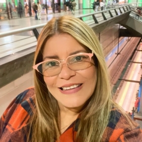 Dora, Niñera o canguro en Ávila