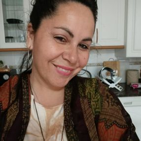 Elizabeth Olinda, Babysitter in Ordes