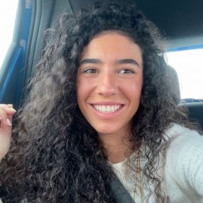 Laura, Niñera o canguro en Alcalá del Río