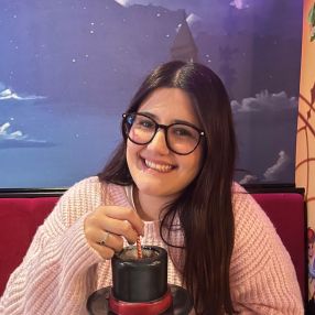 Ariadna, Niñera o canguro en Los Hueros