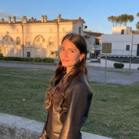 Candela, Niñera o canguro en Cadaqués