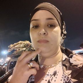 Najia, Babysitter in Vera