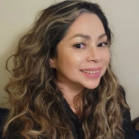 Lilia Elizabeth, Niñera o canguro en Mojácar