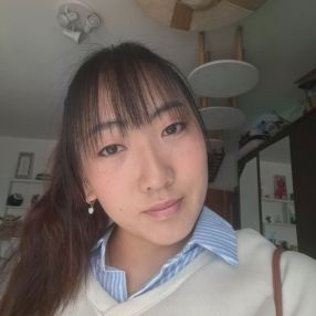 Carla Mei, Niñera o canguro en Peligros