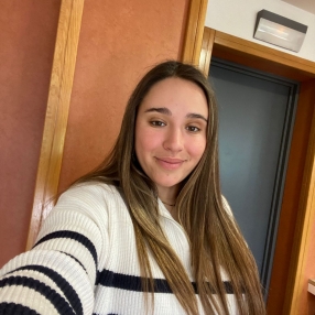 Laia, Babysitter in Foyos