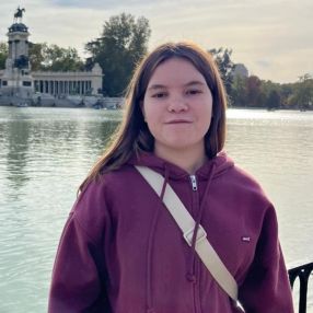 Júlia, Babysitter in Cornellà del Terri