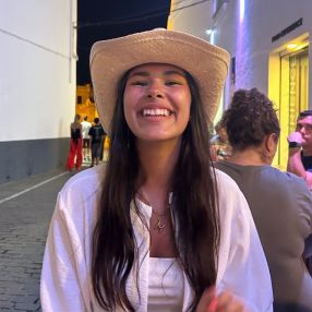 Manuela, Babysitter in Los Molinos