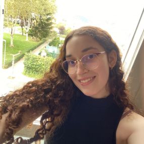 Evangeline, Niñera o canguro en Berriozar