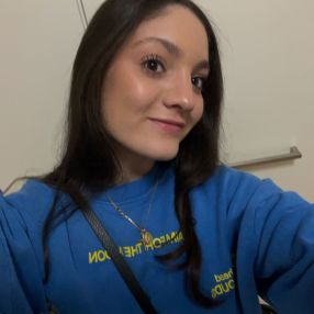 Natalia, Niñera o canguro en Loriguilla
