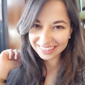 Arianna, Niñera o canguro en La Canyada