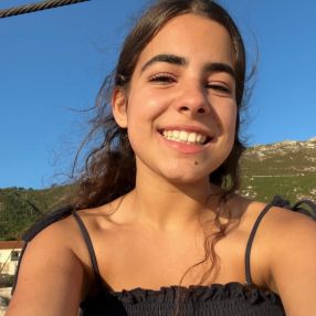 Inés, Niñera o canguro en O Rosal