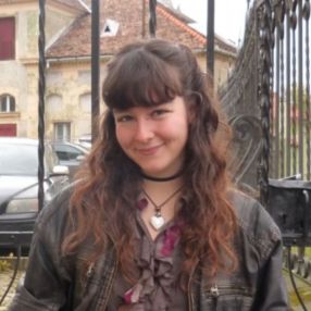 Mireia, Niñera o canguro en Corbera