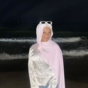Dua, Babysitter in Elorrio