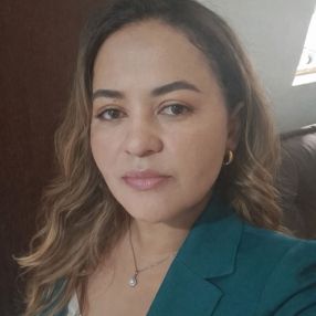 Ana Cristina, Niñera o canguro en Silla