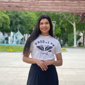 Thalyni, Niñera o canguro en Baza