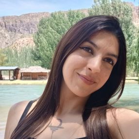 Evelyn Lucia, Niñera o canguro en Las Gabias
