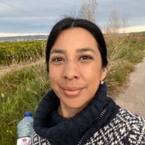 Nastasha, Niñera o canguro en Alberic