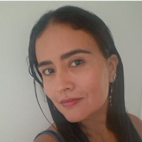 Claudia, Niñera o canguro en Alacuás