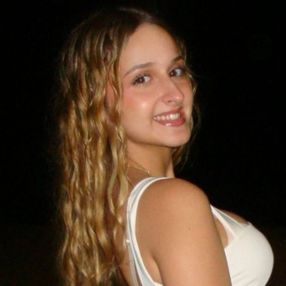 Alba, Babysitter in Villacañas