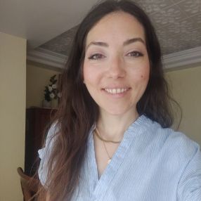 Nuria, Babysitter in Sueca