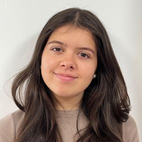 Maria, Niñera o canguro en Peligros