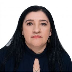 Ena seffire, Niñera o canguro en El Arenal