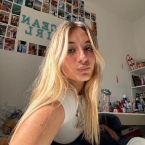 Lara, Babysitter in Buzanada