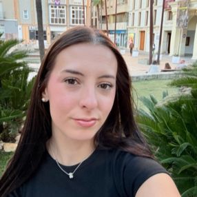 Sara, Niñera o canguro en Valdelaguna
