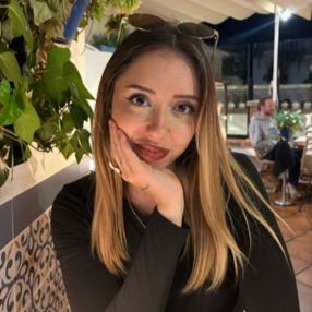 Rebeca, Niñera o canguro en Onil