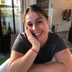 Alba, Niñera o canguro en Arona