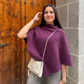 Yosra, Niñera o canguro en Yuncler