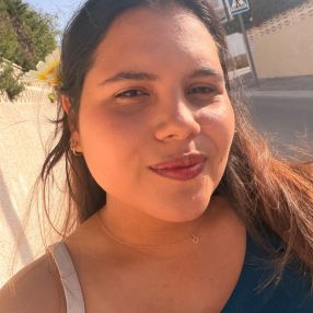 Laura Camila, Niñera o canguro en l'Alfàs del Pi