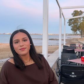 Chaima, Niñera o canguro en Roquetes