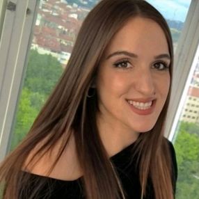 Carla, Niñera o canguro en O Milladoiro