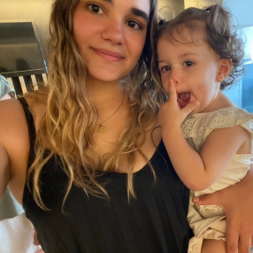 Leyre, Babysitter in Alcoi