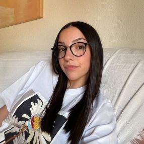 Fabiola, Babysitter in Rute