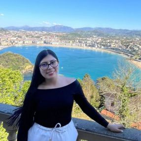Nayi, Niñera o canguro en San Sebastián