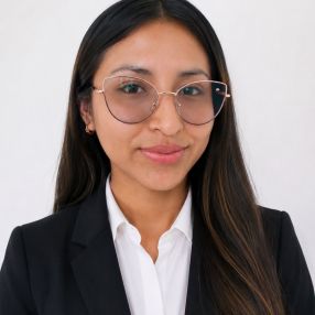 Iris Jasmin, Babysitter in El Álamo