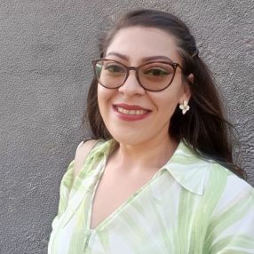 Dania, Niñera o canguro en Miraflores de la Sierra