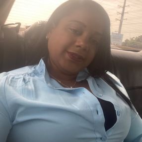 Nahomy, Babysitter in Paiporta