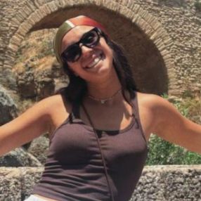 Claudia, Niñera o canguro en Aldeamayor de San Martín